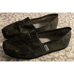 Toms Woman’s Black Gold Metallic Flat Slip On Shoes Sz 6 EUC